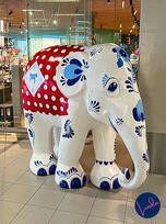 Colorful Delftware-style painted elephant statue at Amsterdam Schiphol Airport gift shop.